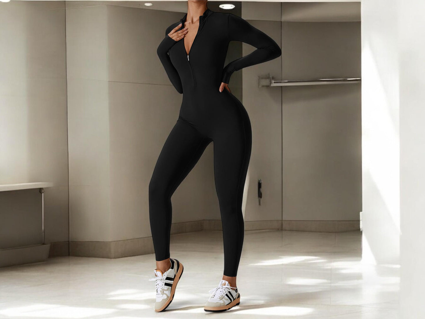 Chic Women's Fitness Jumpsuit with Stylish Zipper Design - Long Sleeve Workout Essential